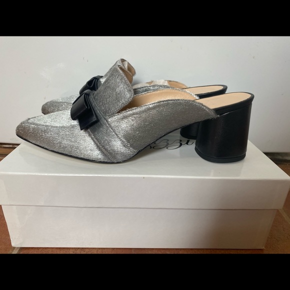 V. Luzzi Size 39 (US 8) never worn heeled mules - Picture 5 of 9